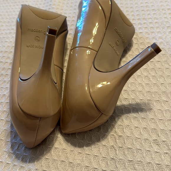 Madden girl‎ NWOB Nude Round Toe Heel - Picture 8 of 8